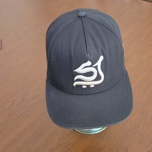 The Classics Yupoong Mens Black White Embroidrement hat snapback one size